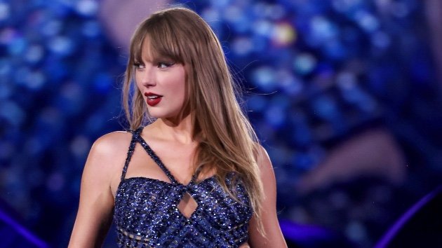 Taylor Swift Hosts Star-Studded Beach Party in Rhode Island with Travis Kelce